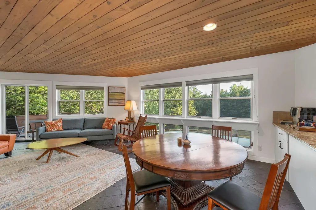 28 Sugarwood Lane Grantham NH 03753