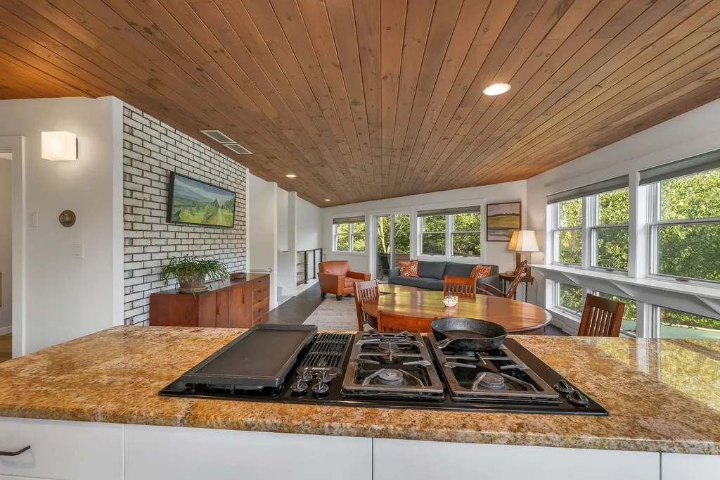 28 Sugarwood Lane Grantham NH 03753