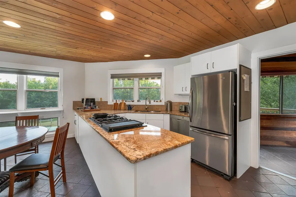 28 Sugarwood Lane Grantham NH 03753