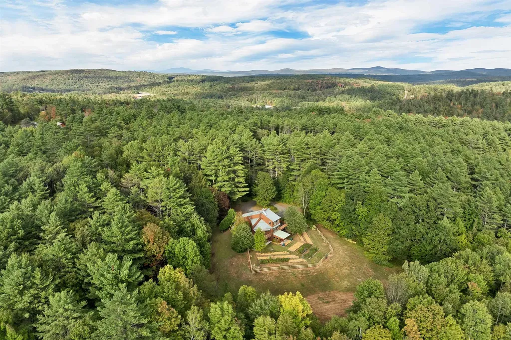 28 Sugarwood Lane Grantham NH 03753