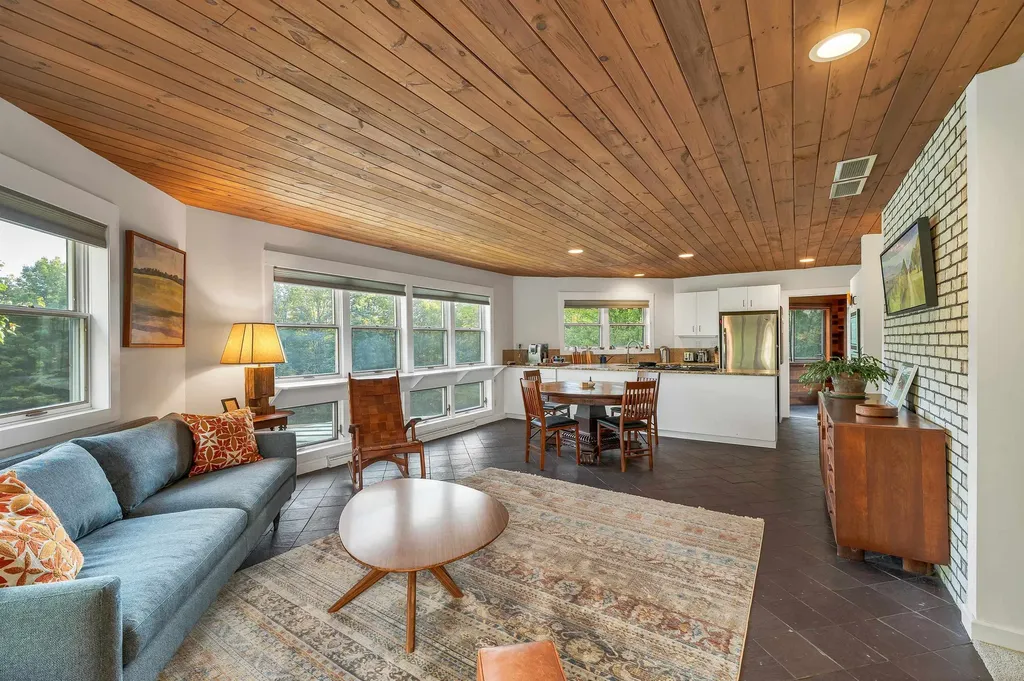 28 Sugarwood Lane Grantham NH 03753