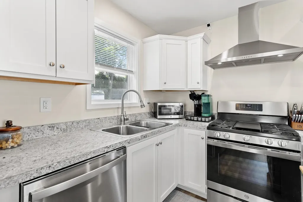 1338 Woodbury Avenue Portsmouth NH 03801