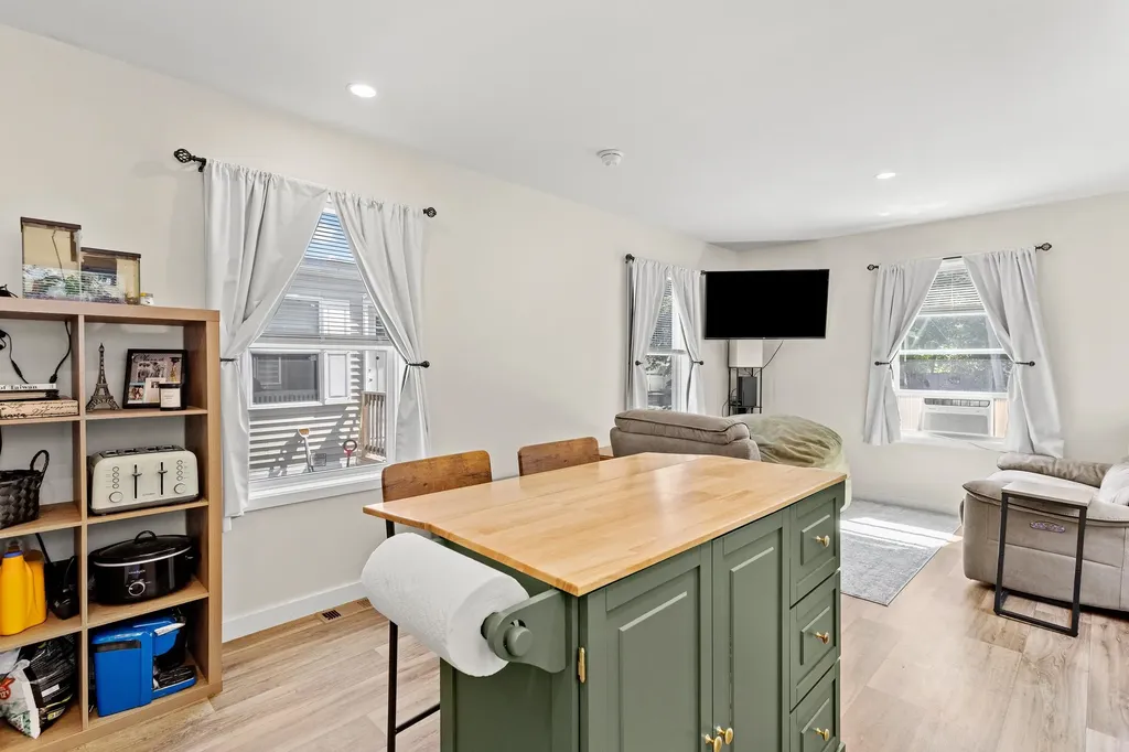 1338 Woodbury Avenue Portsmouth NH 03801