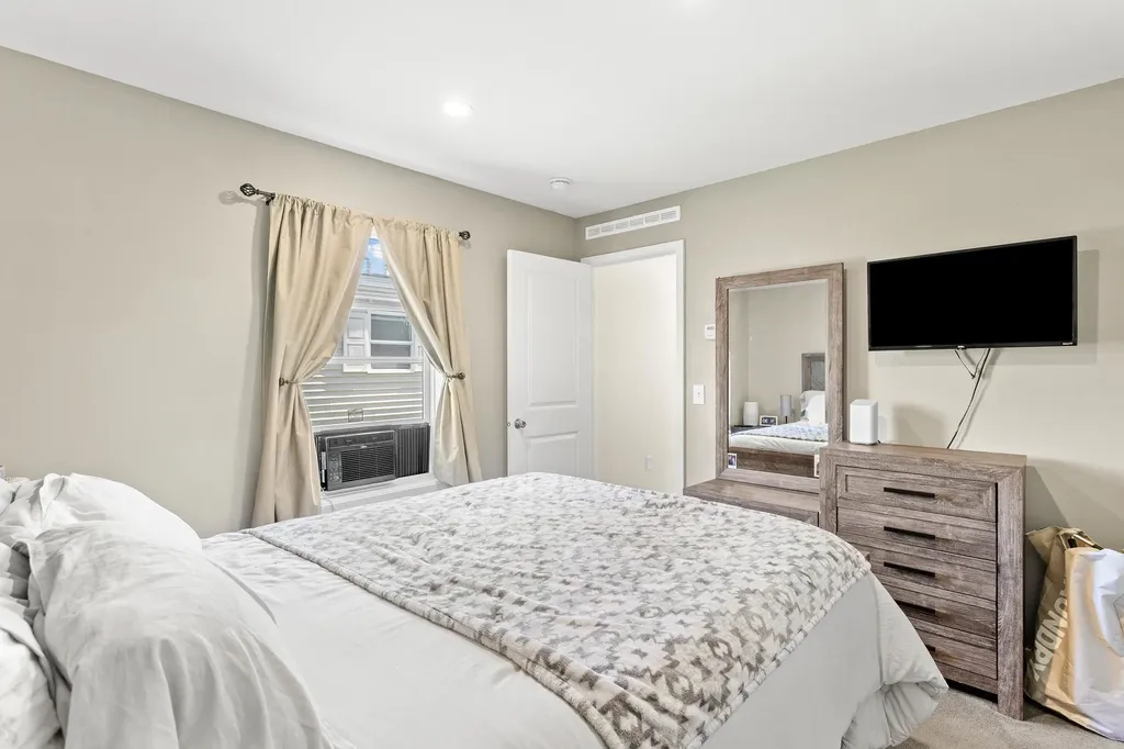 1338 Woodbury Avenue Portsmouth NH 03801