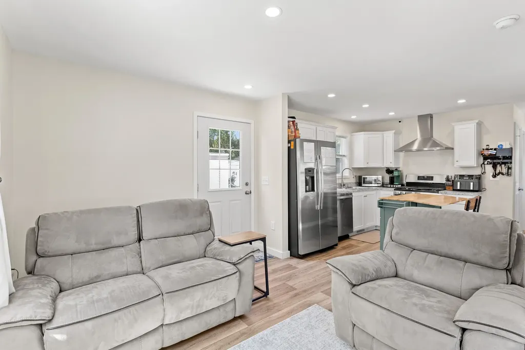 1338 Woodbury Avenue Portsmouth NH 03801