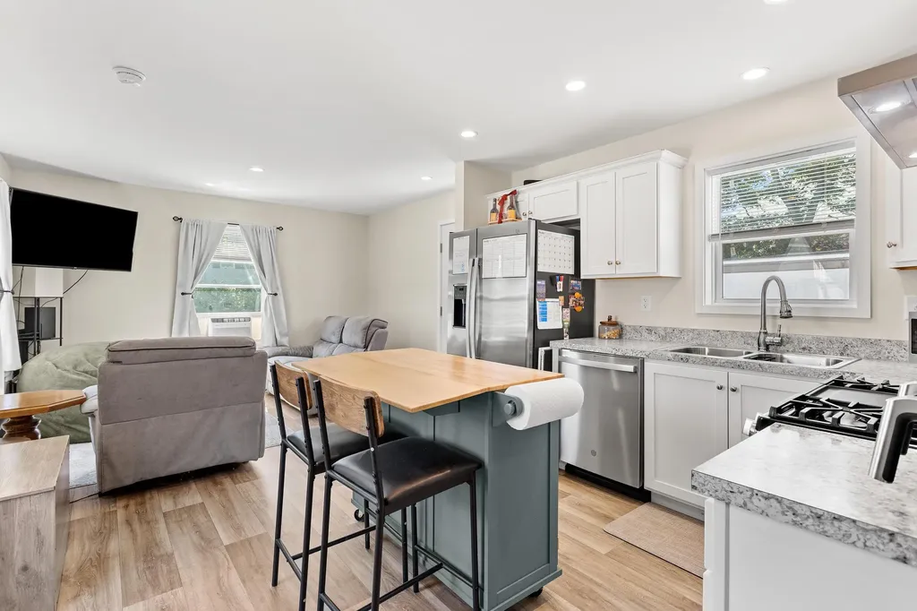 1338 Woodbury Avenue Portsmouth NH 03801