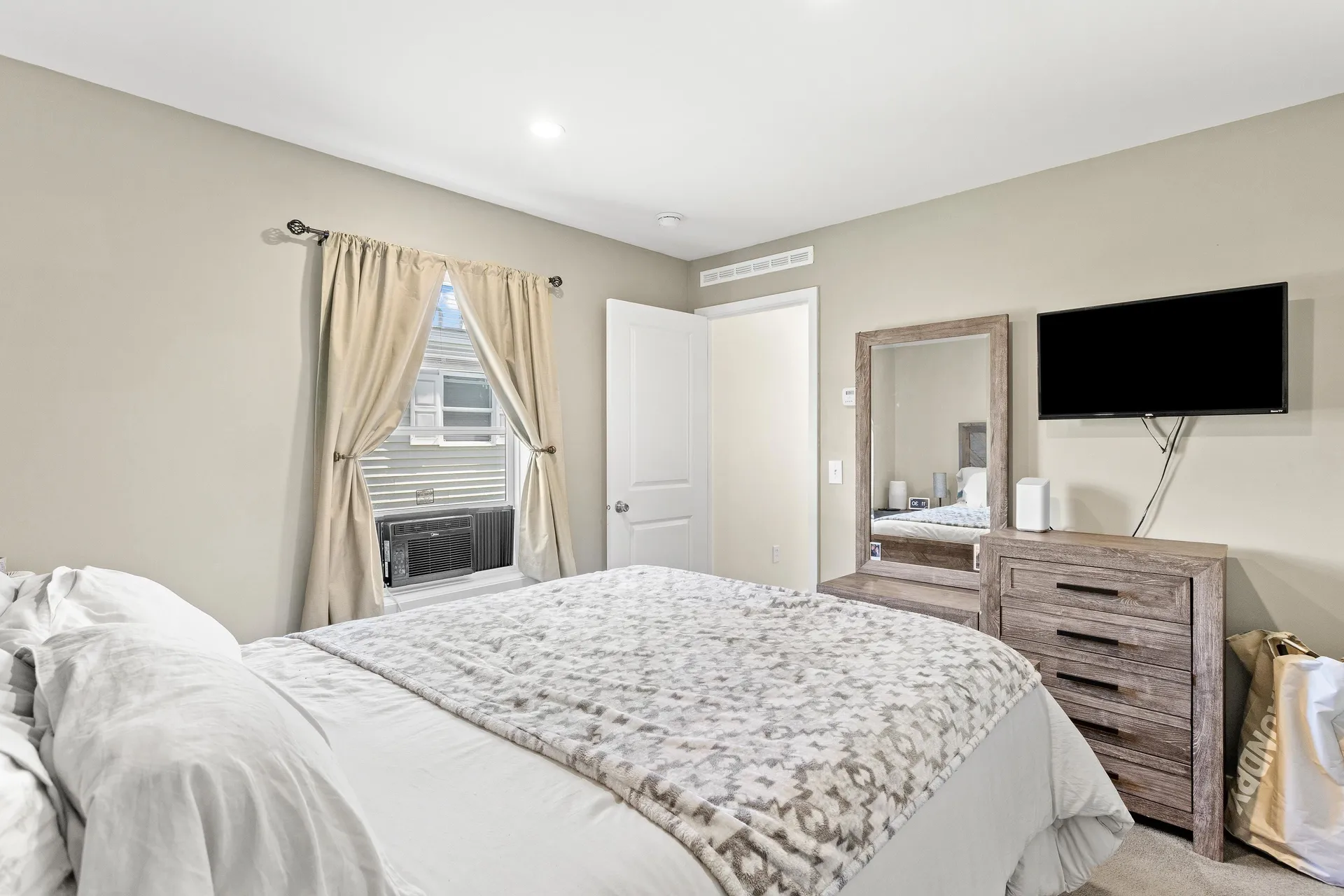 1338 Woodbury Avenue Portsmouth NH 03801