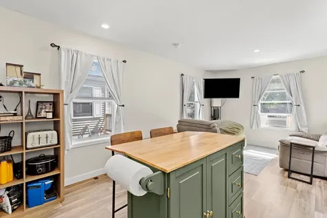 1338 Woodbury Avenue Portsmouth NH 03801