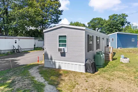 1338 Woodbury Avenue Portsmouth NH 03801