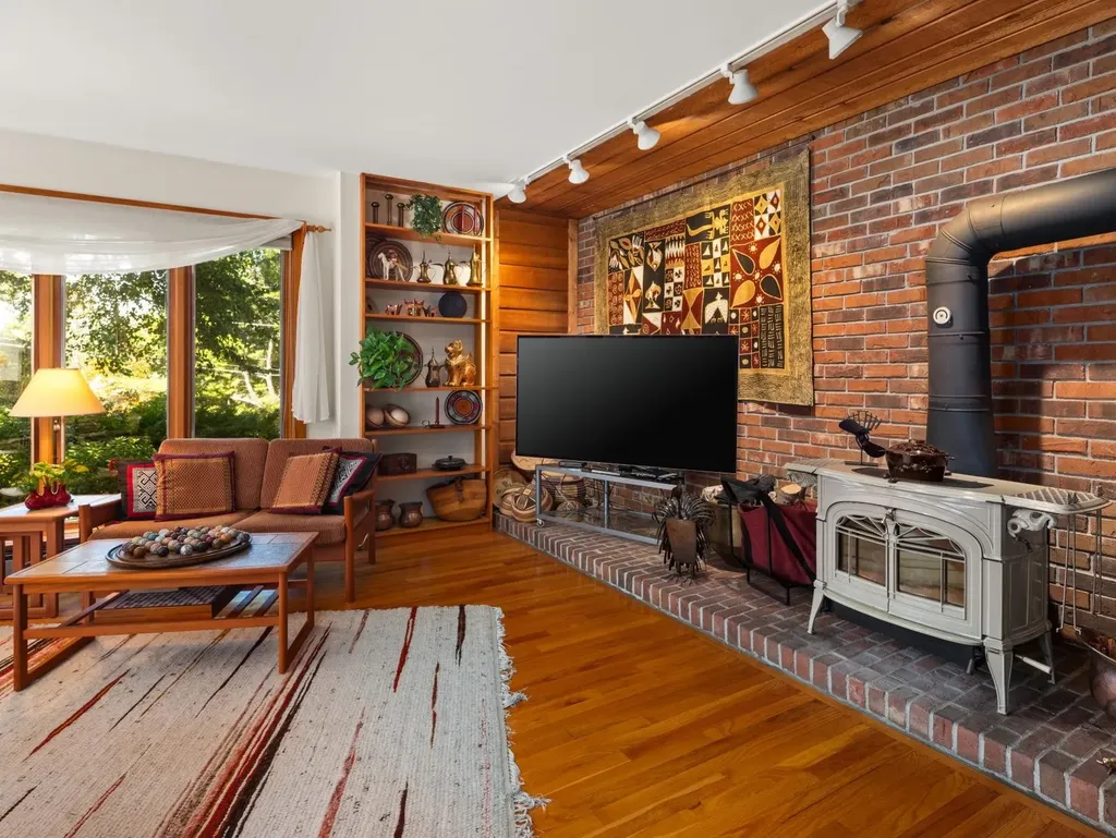 267 South Cove Road Burlington VT 05401