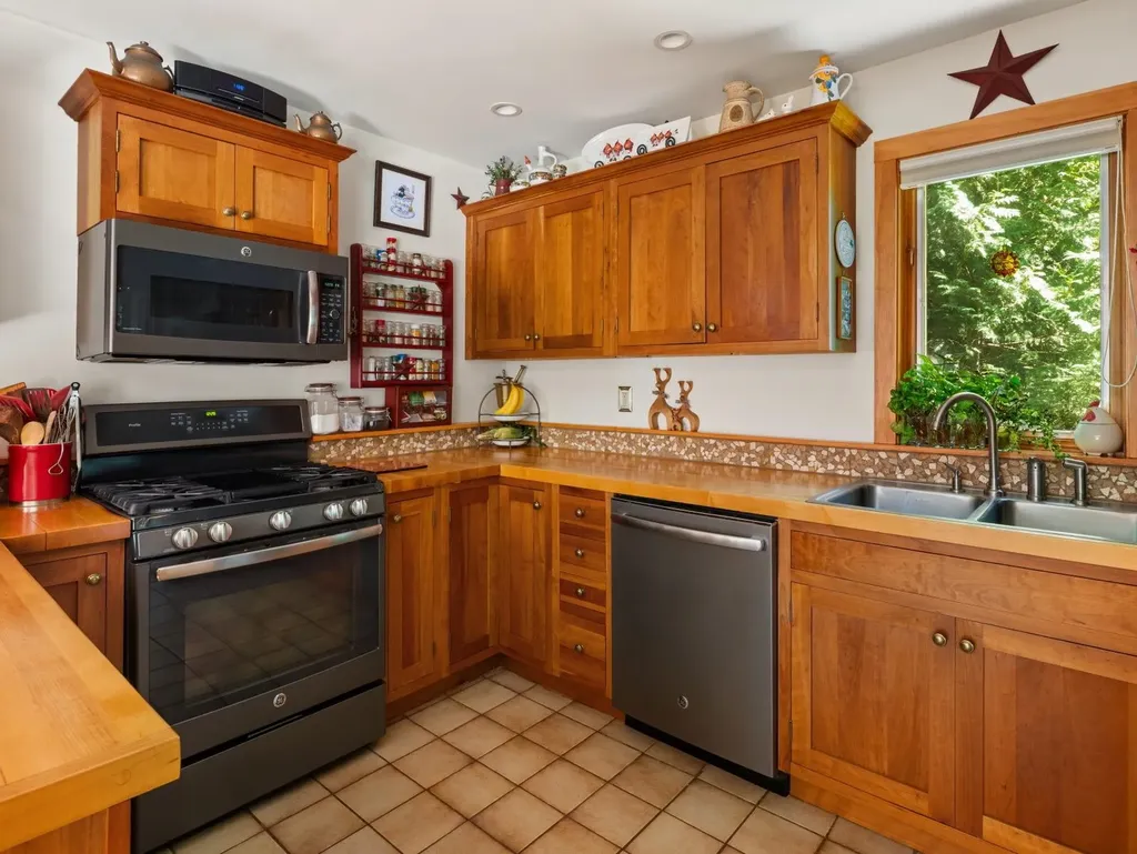 267 South Cove Road Burlington VT 05401