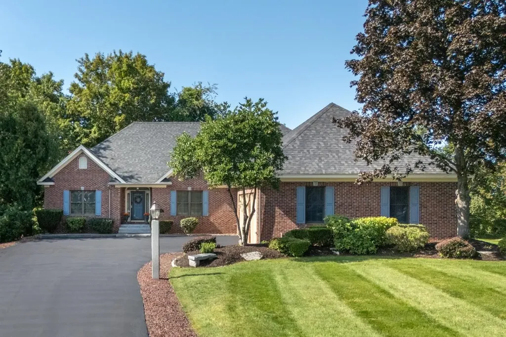 24 Foxcross Circle Concord NH 03301