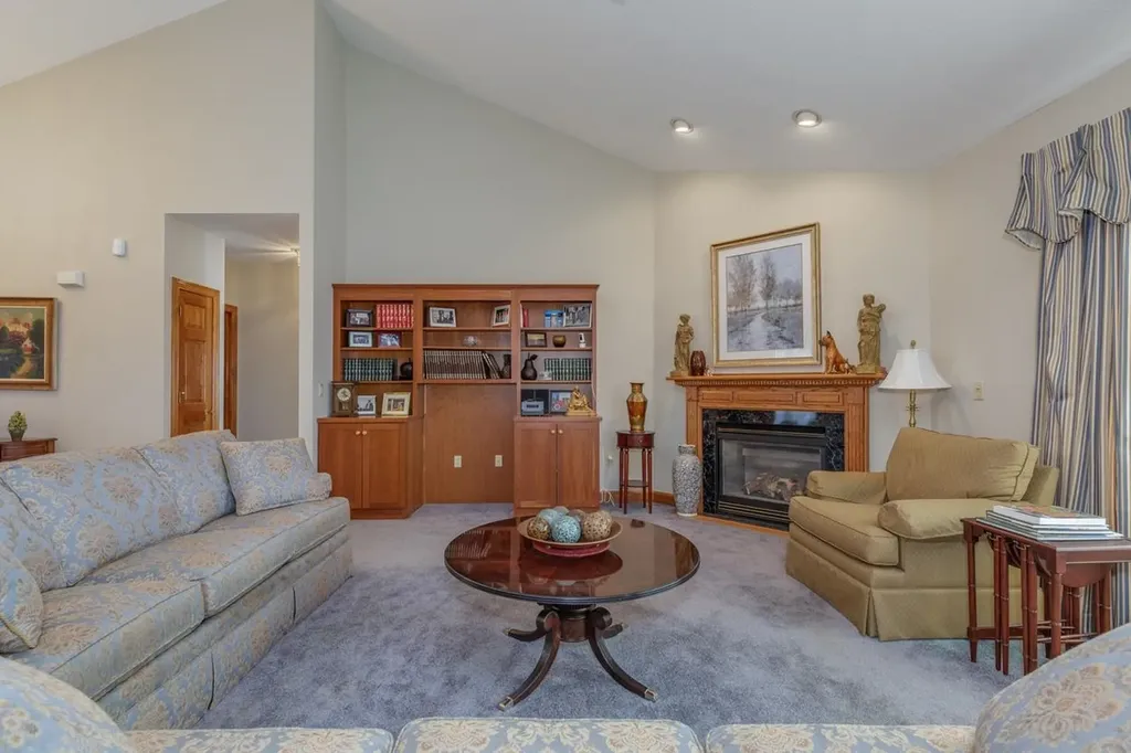 24 Foxcross Circle Concord NH 03301