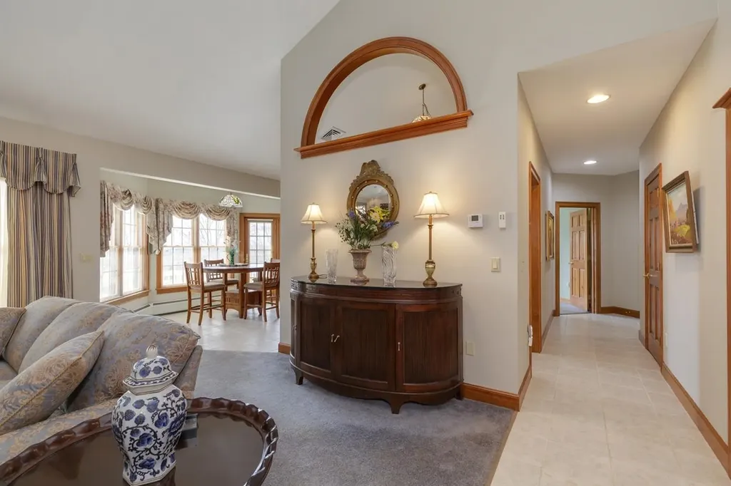 24 Foxcross Circle Concord NH 03301