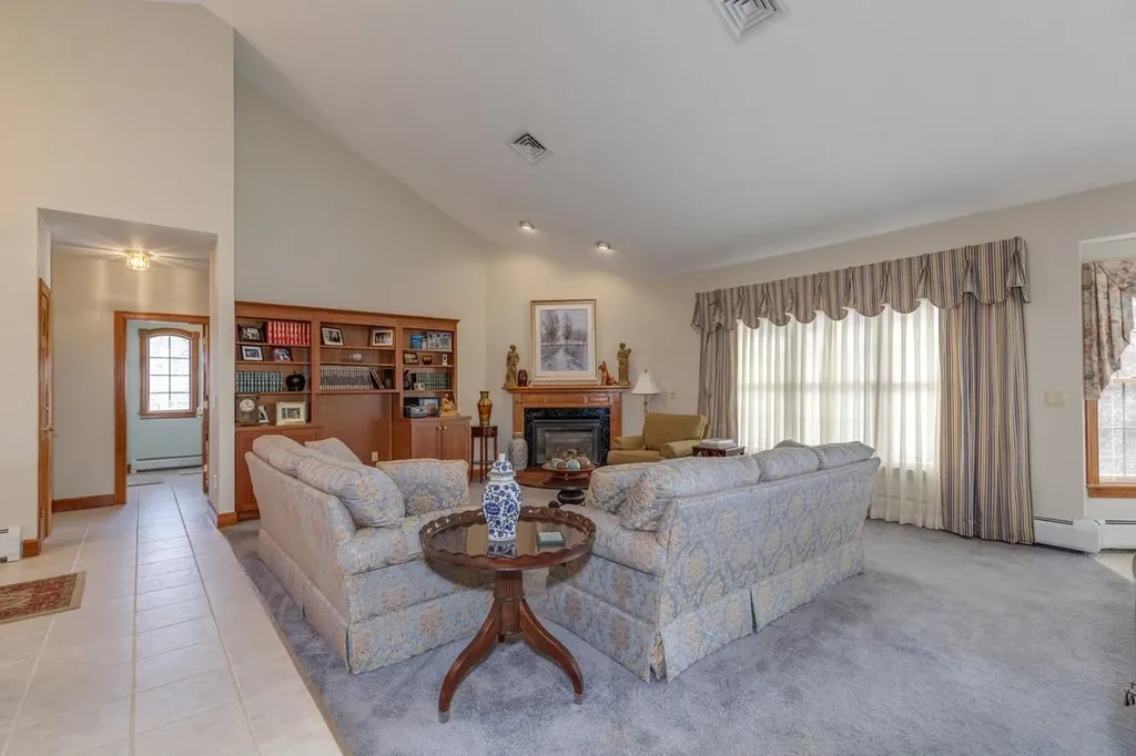 24 Foxcross Circle Concord NH 03301