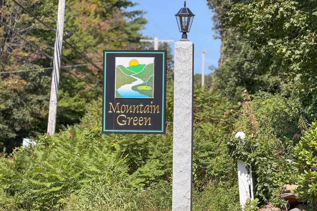 24 Foxcross Circle Concord NH 03301