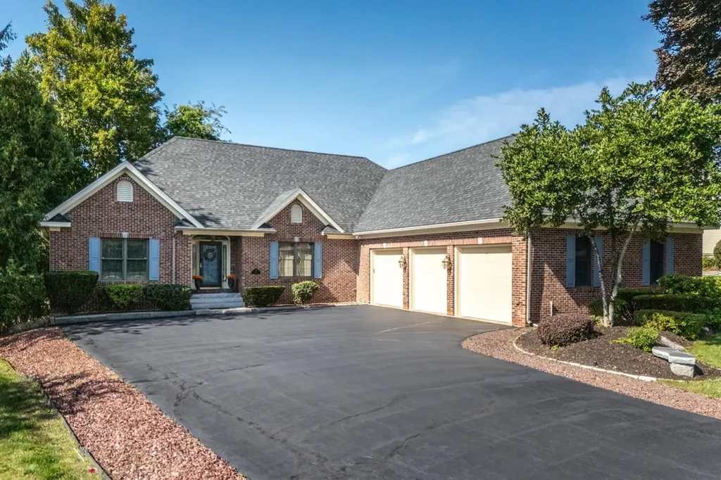 24 Foxcross Circle Concord NH 03301