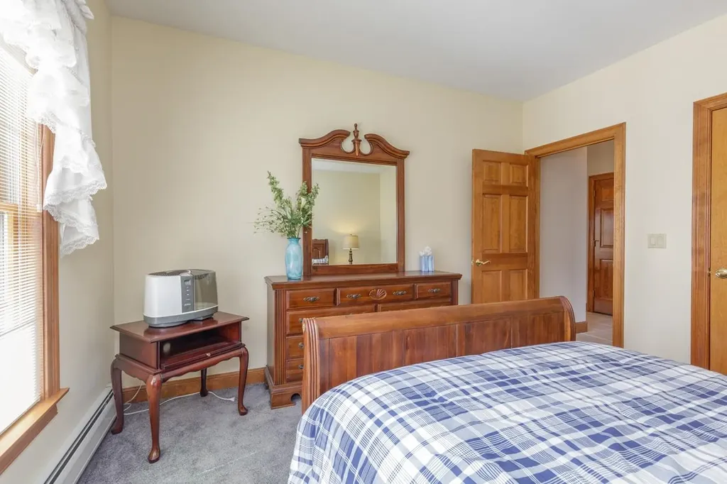 24 Foxcross Circle Concord NH 03301