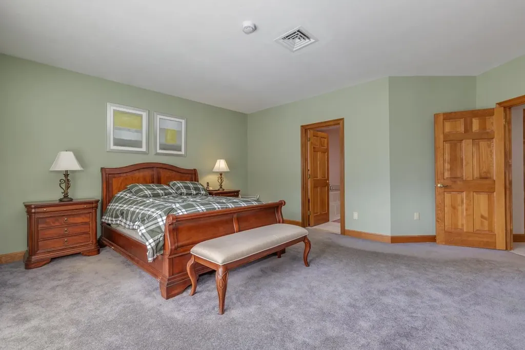 24 Foxcross Circle Concord NH 03301