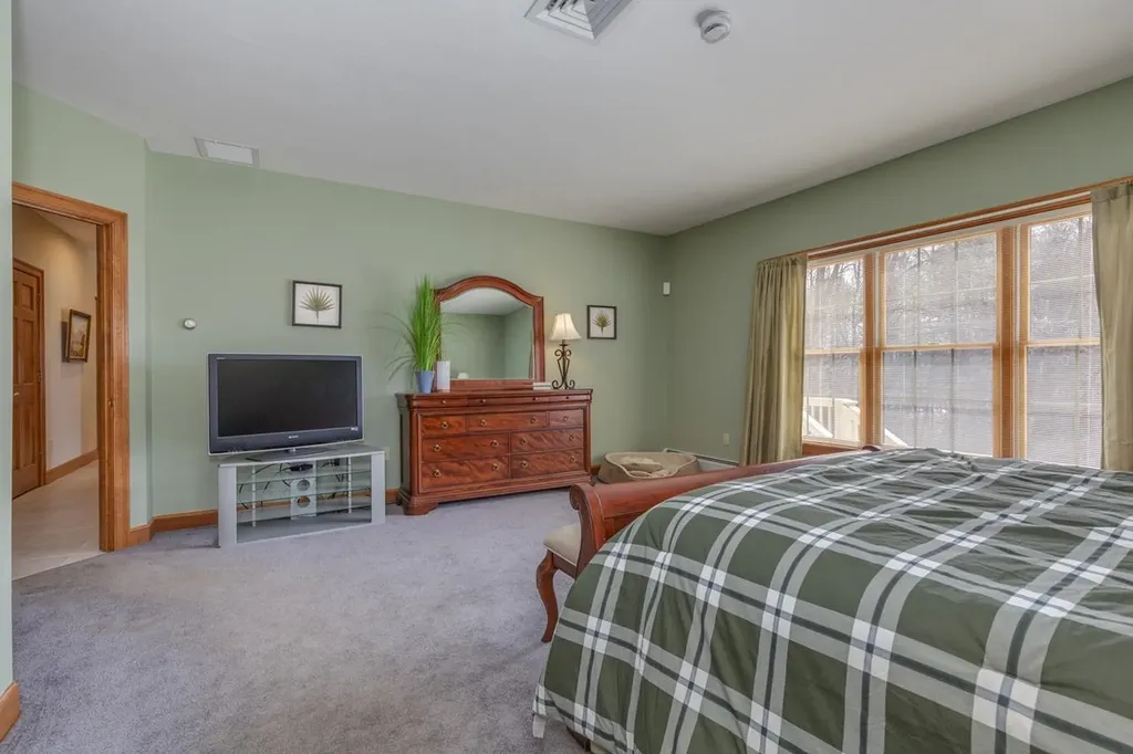 24 Foxcross Circle Concord NH 03301