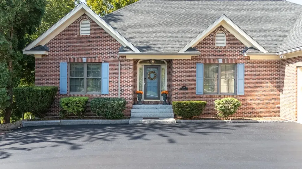 24 Foxcross Circle Concord NH 03301