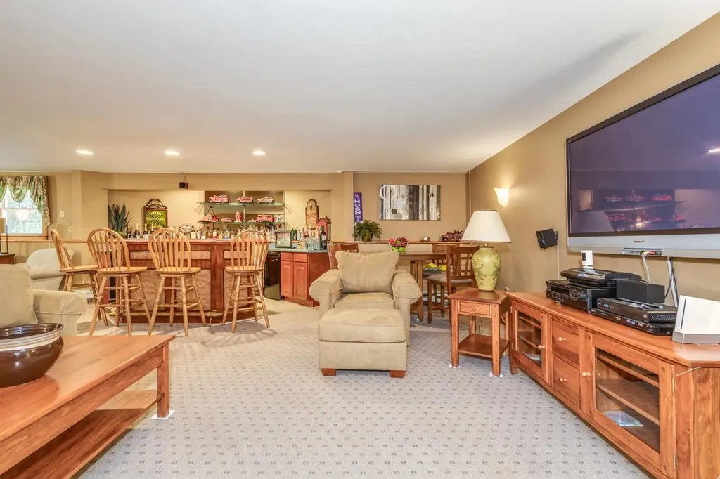 24 Foxcross Circle Concord NH 03301