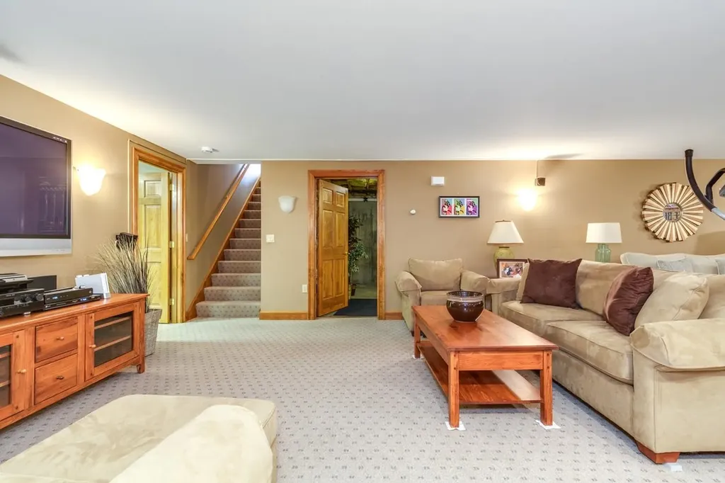 24 Foxcross Circle Concord NH 03301