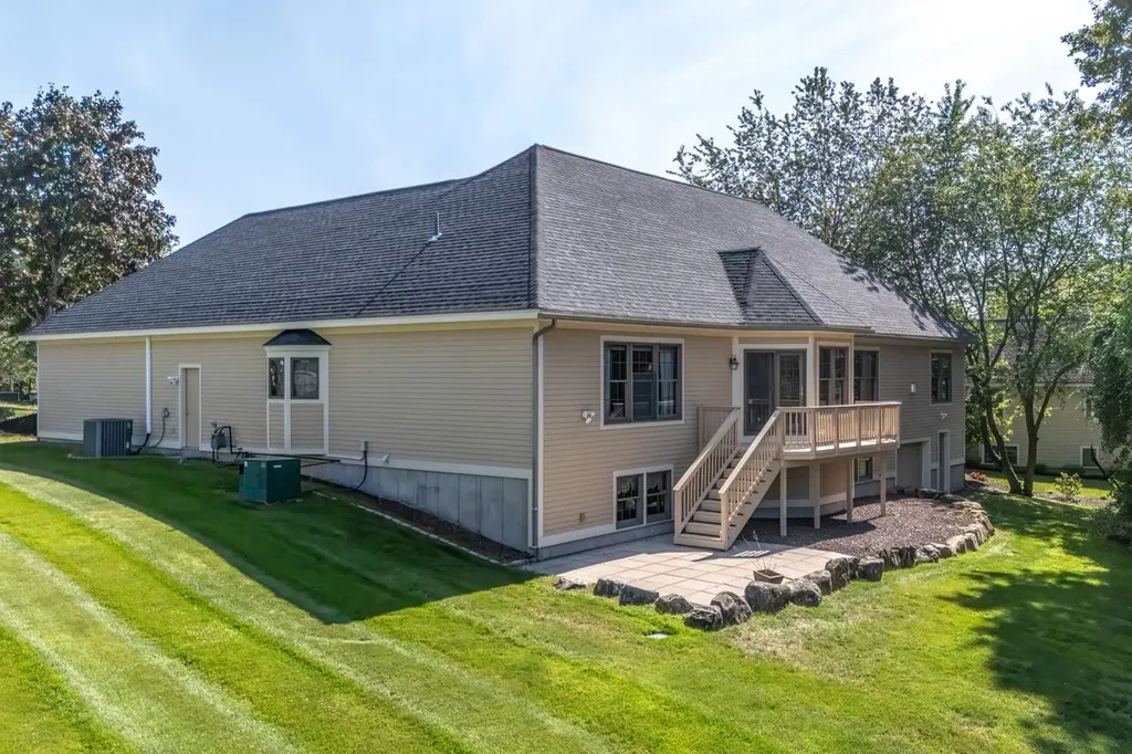 24 Foxcross Circle Concord NH 03301