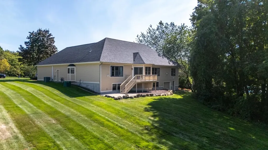 24 Foxcross Circle Concord NH 03301