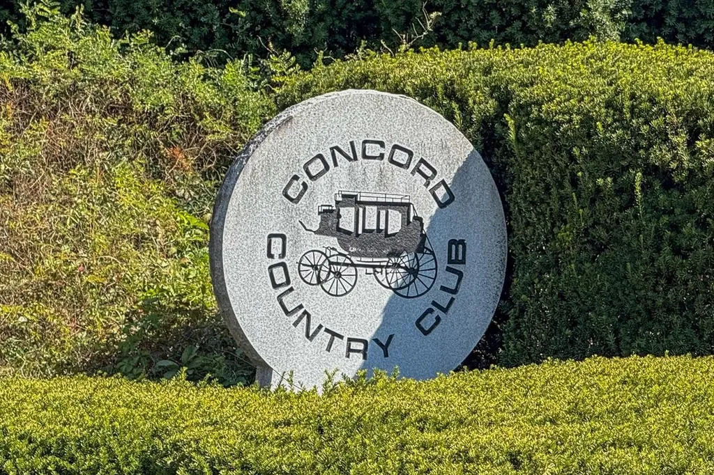 24 Foxcross Circle Concord NH 03301