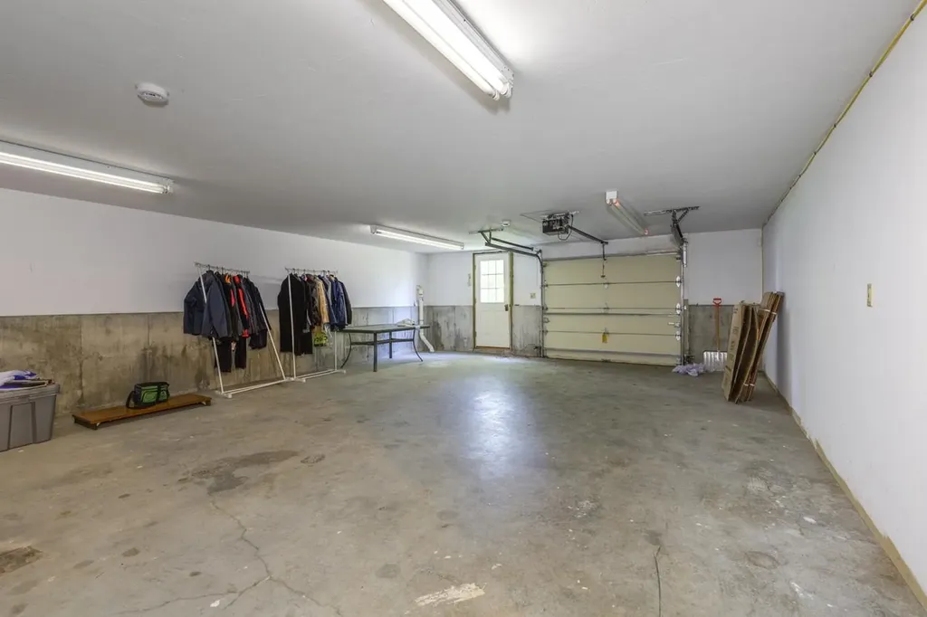 24 Foxcross Circle Concord NH 03301