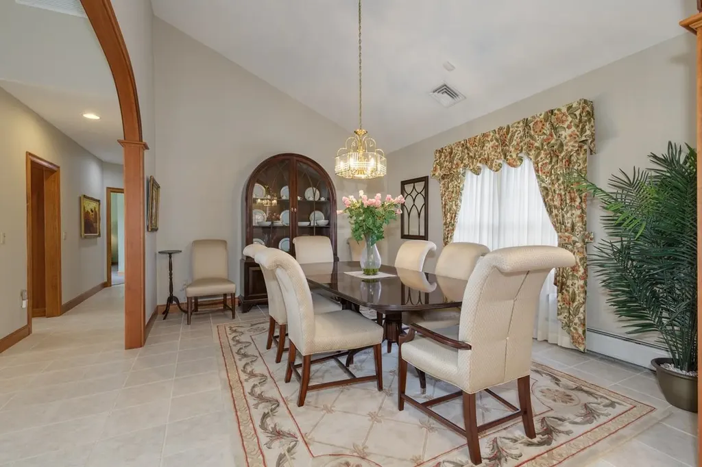 24 Foxcross Circle Concord NH 03301