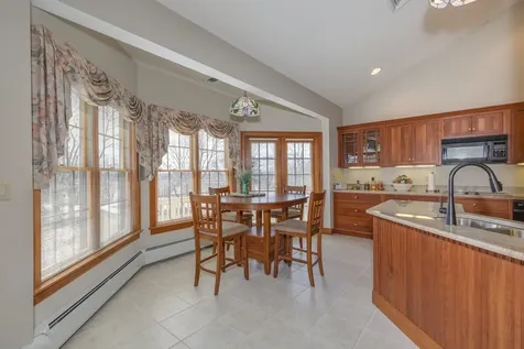 24 Foxcross Circle Concord NH 03301