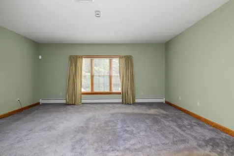 24 Foxcross Circle Concord NH 03301