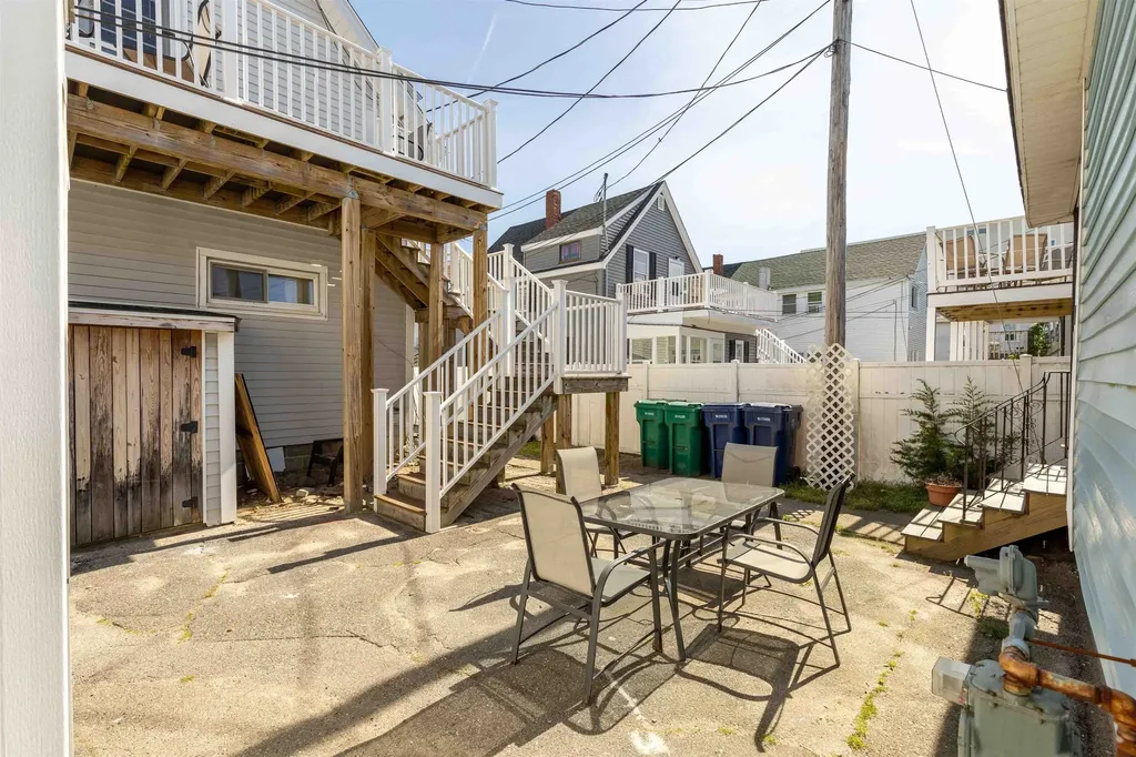 19 F Street Hampton NH 03842