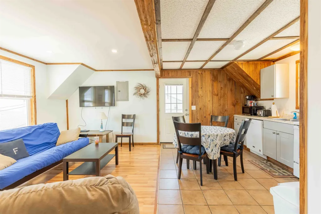 19 F Street Hampton NH 03842