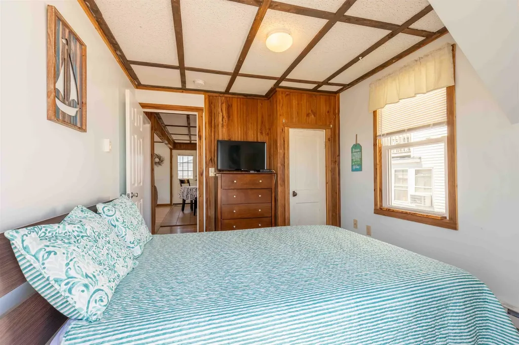 19 F Street Hampton NH 03842