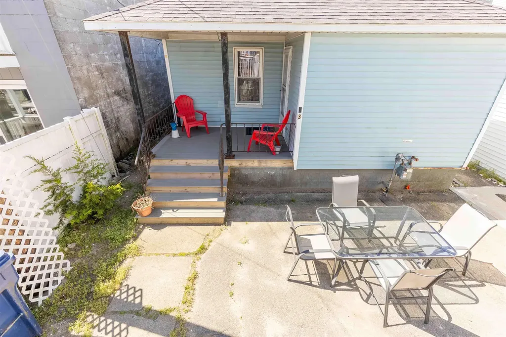 19 F Street Hampton NH 03842