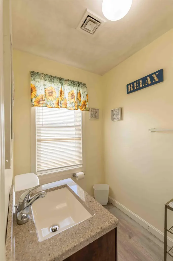 19 F Street Hampton NH 03842