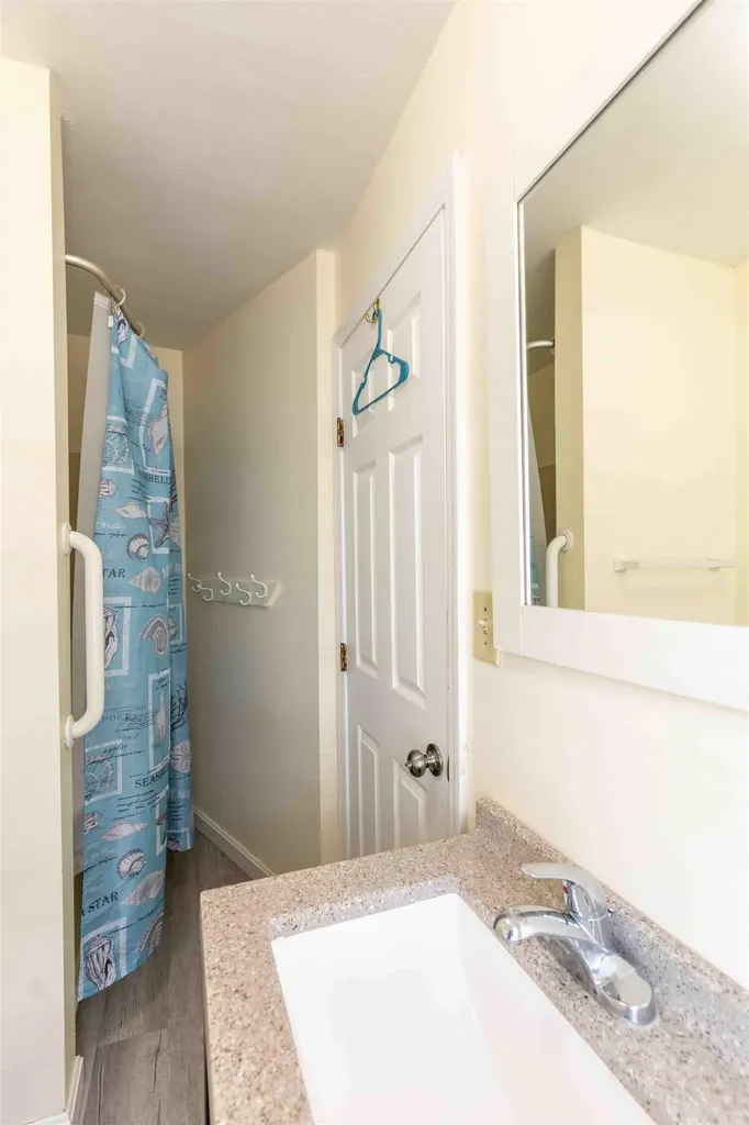 19 F Street Hampton NH 03842