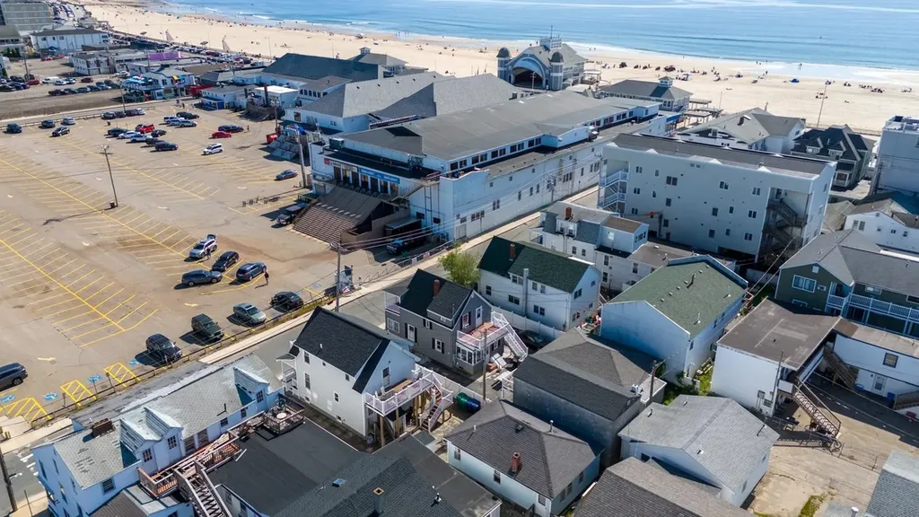 19 F Street Hampton NH 03842