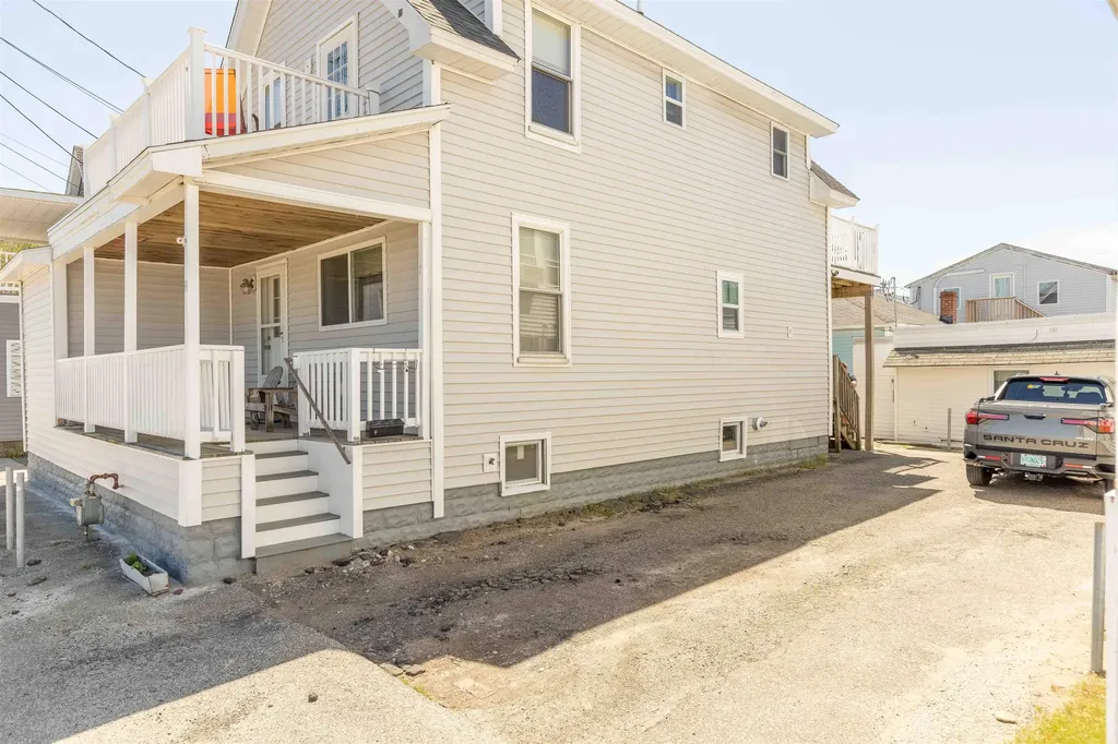 19 F Street Hampton NH 03842
