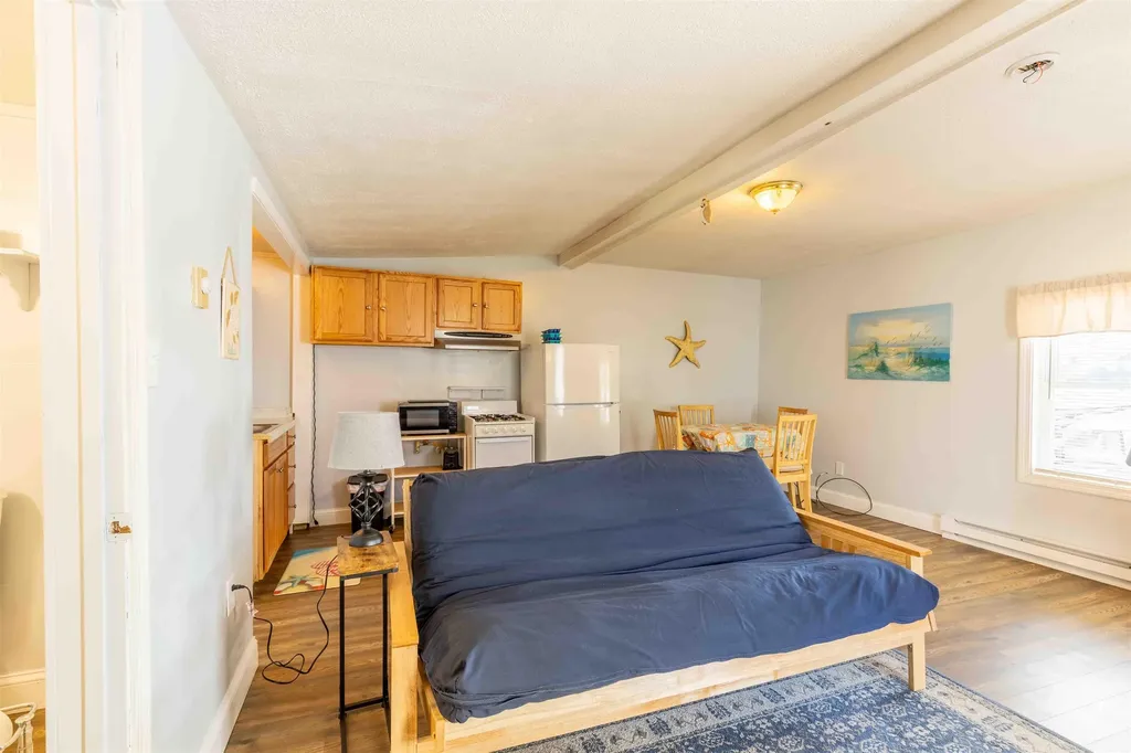 19 F Street Hampton NH 03842