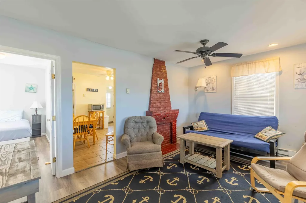 19 F Street Hampton NH 03842