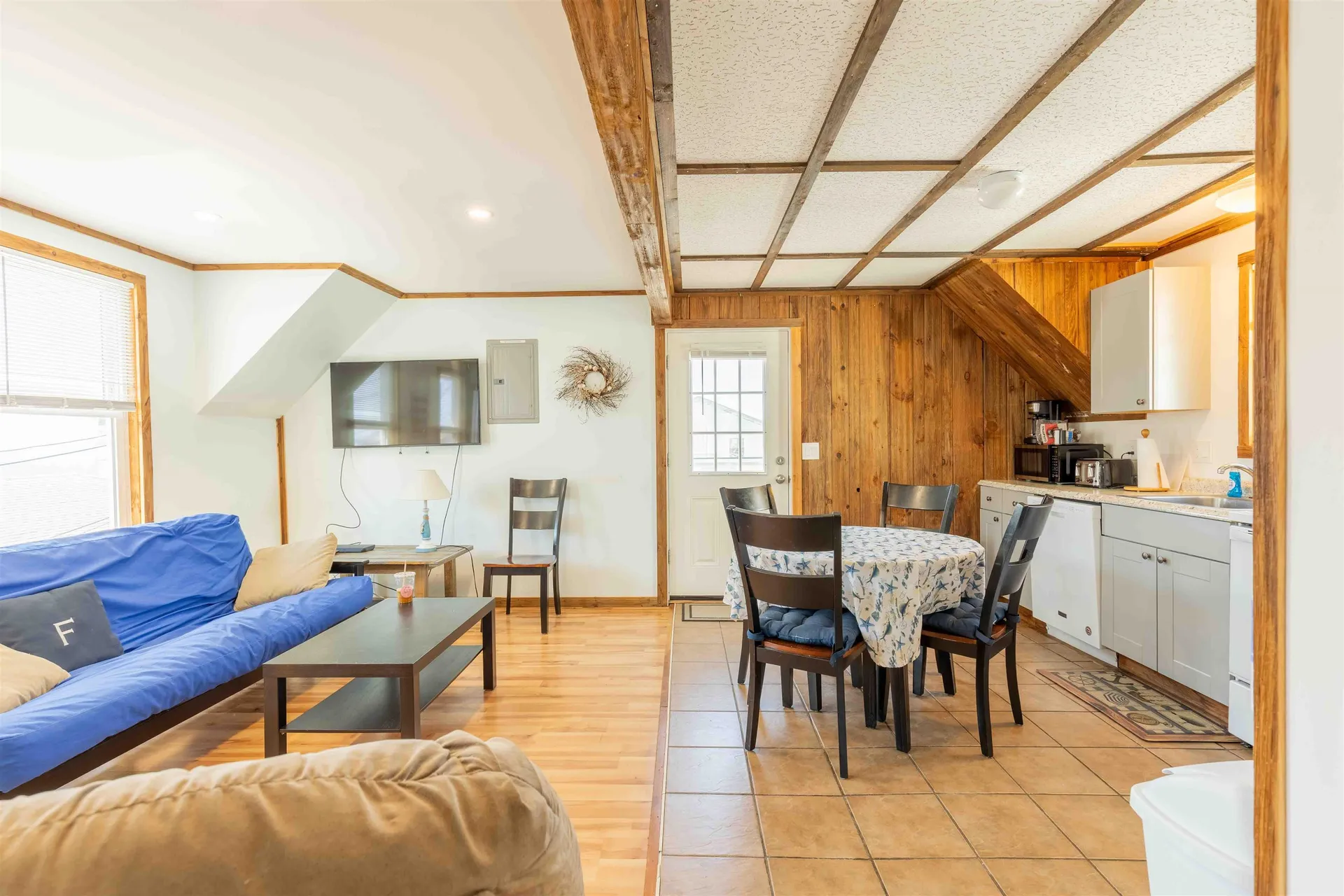 19 F Street Hampton NH 03842