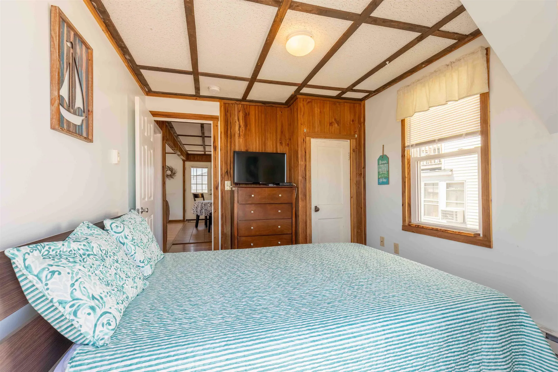 19 F Street Hampton NH 03842