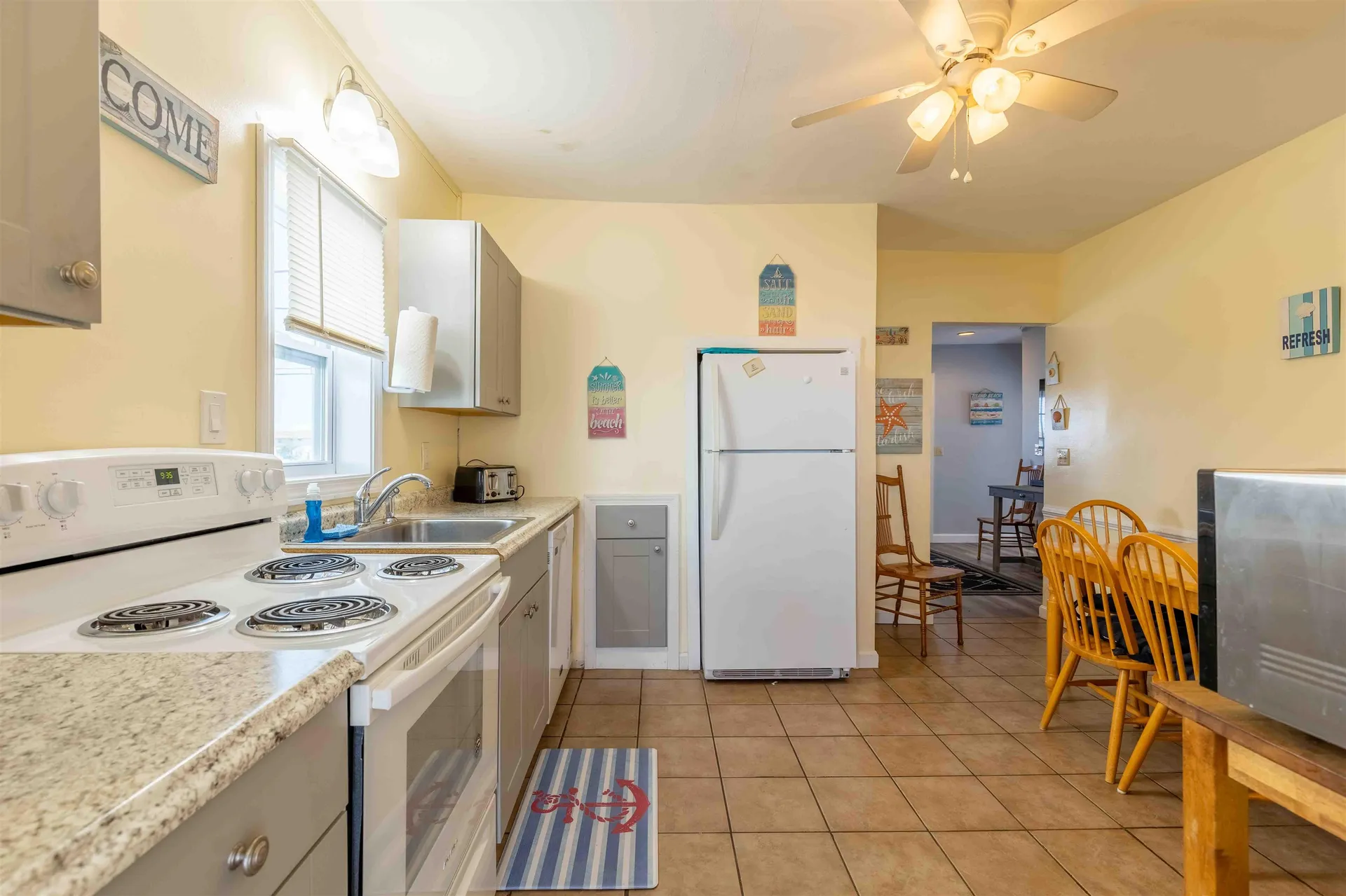 19 F Street Hampton NH 03842