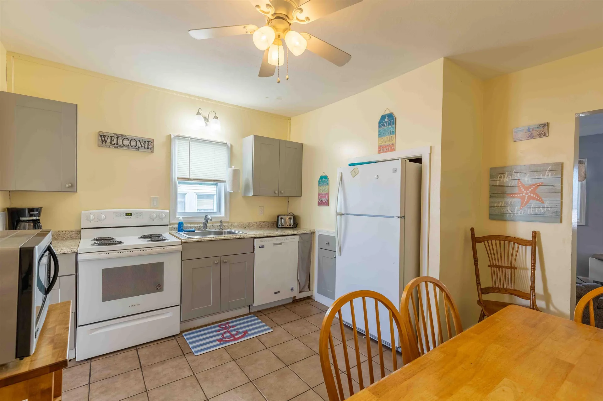 19 F Street Hampton NH 03842