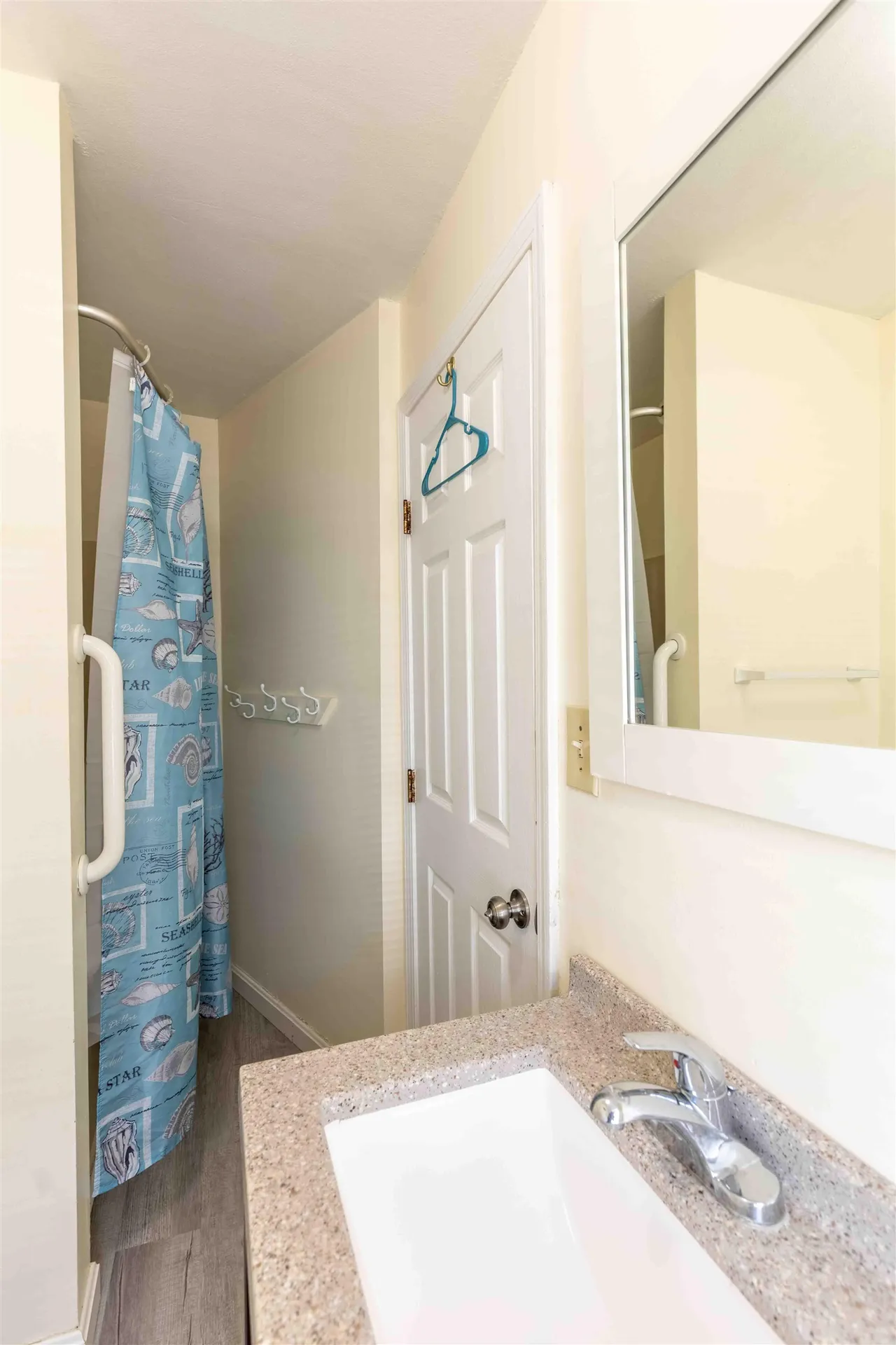 19 F Street Hampton NH 03842