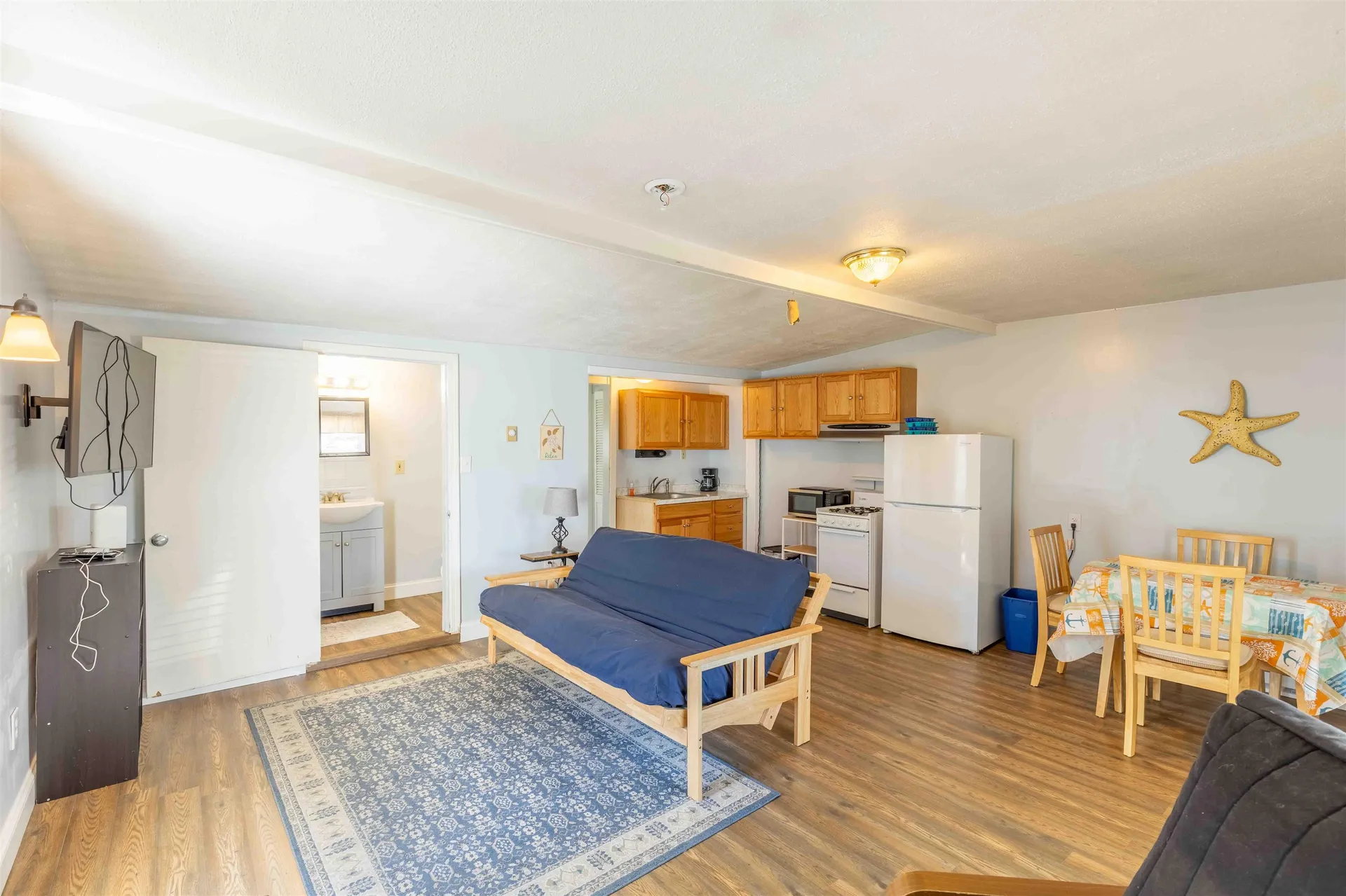 19 F Street Hampton NH 03842